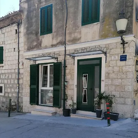 Apartman 1 *