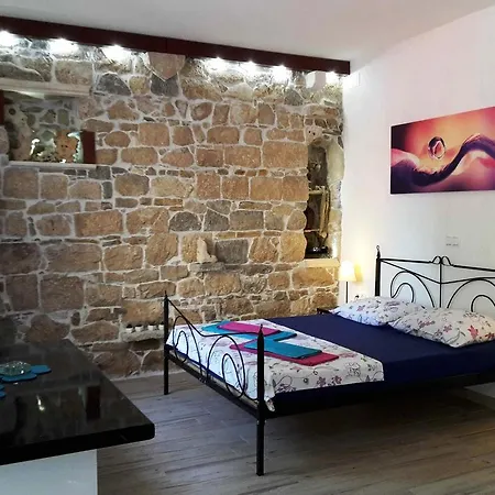 1 Apartment